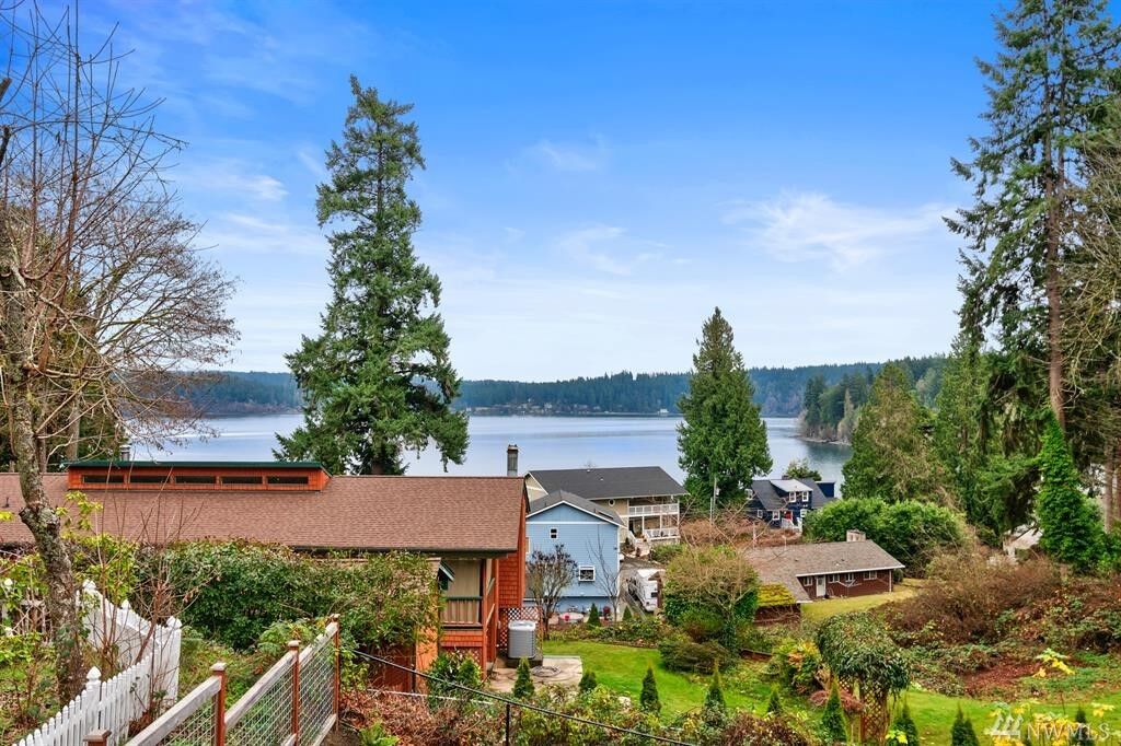 Property Photo:  8498  Illahee Road NE  WA 98311 