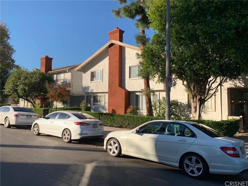 Property Photo:  18611 Collins Street #E32  CA 91356 