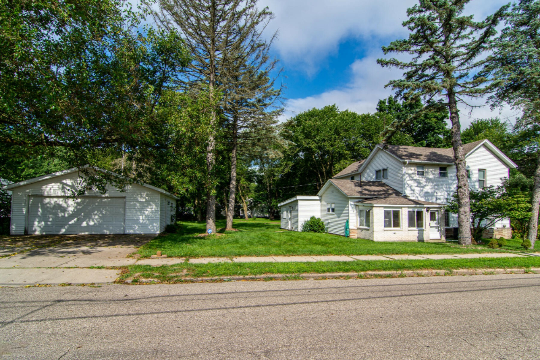 Property Photo:  1364 Regent Street  MI 49120 