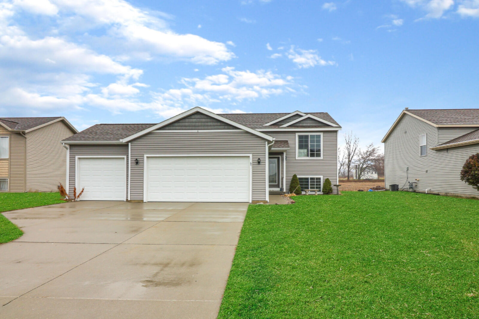 Property Photo:  11671 Barkton Drive  MI 49424 