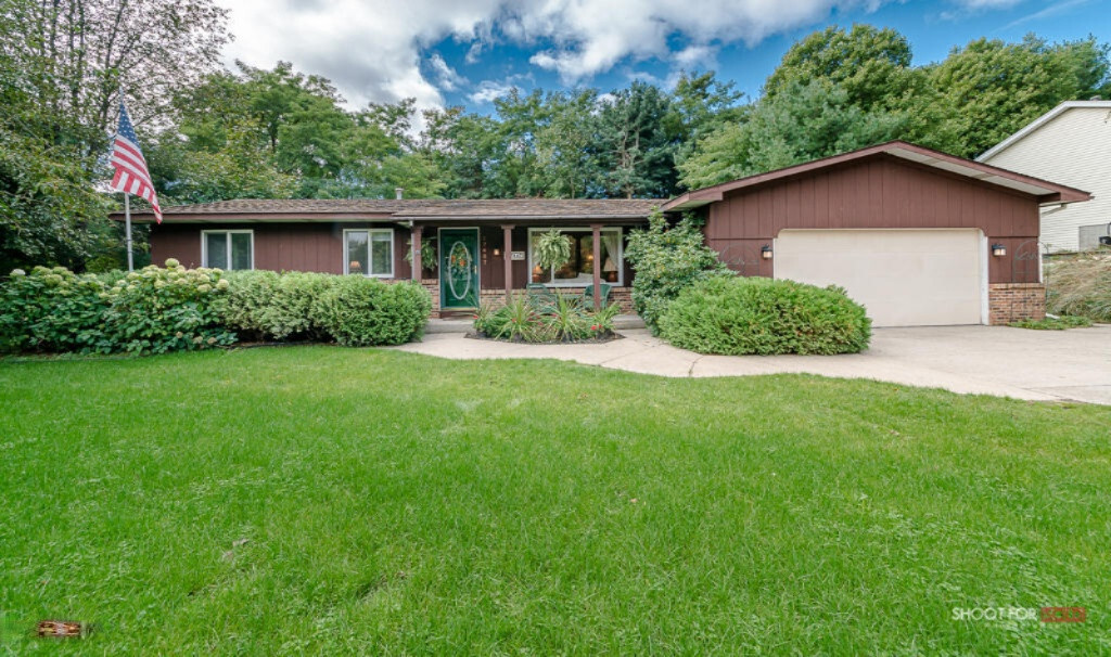 Property Photo: 17467 Hiawatha Drive MI 49456