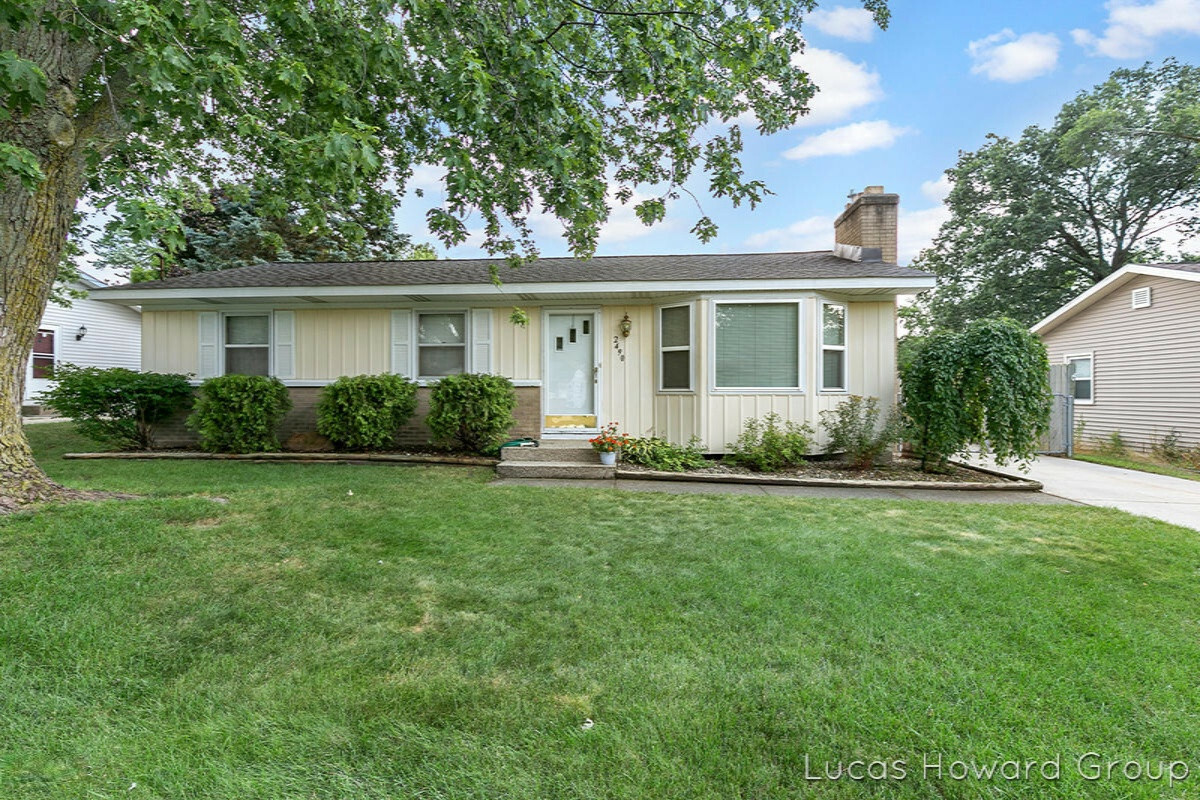 Property Photo:  2490 Valleyview Street SW  MI 49519 