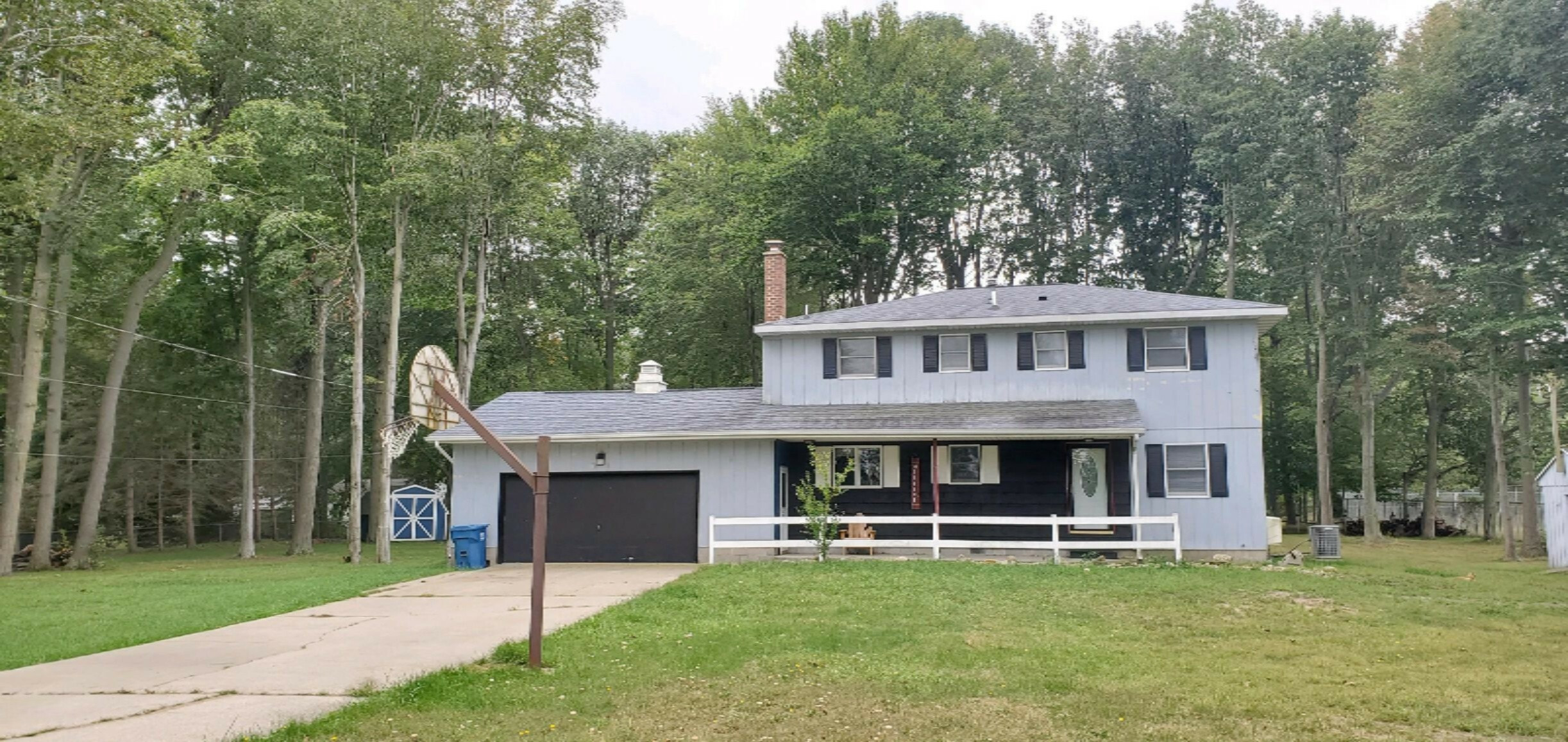 Property Photo:  805 Petrie Avenue  MI 49441 