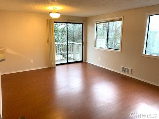 Property Photo:  9616 NE 188th St 201  WA 98011 