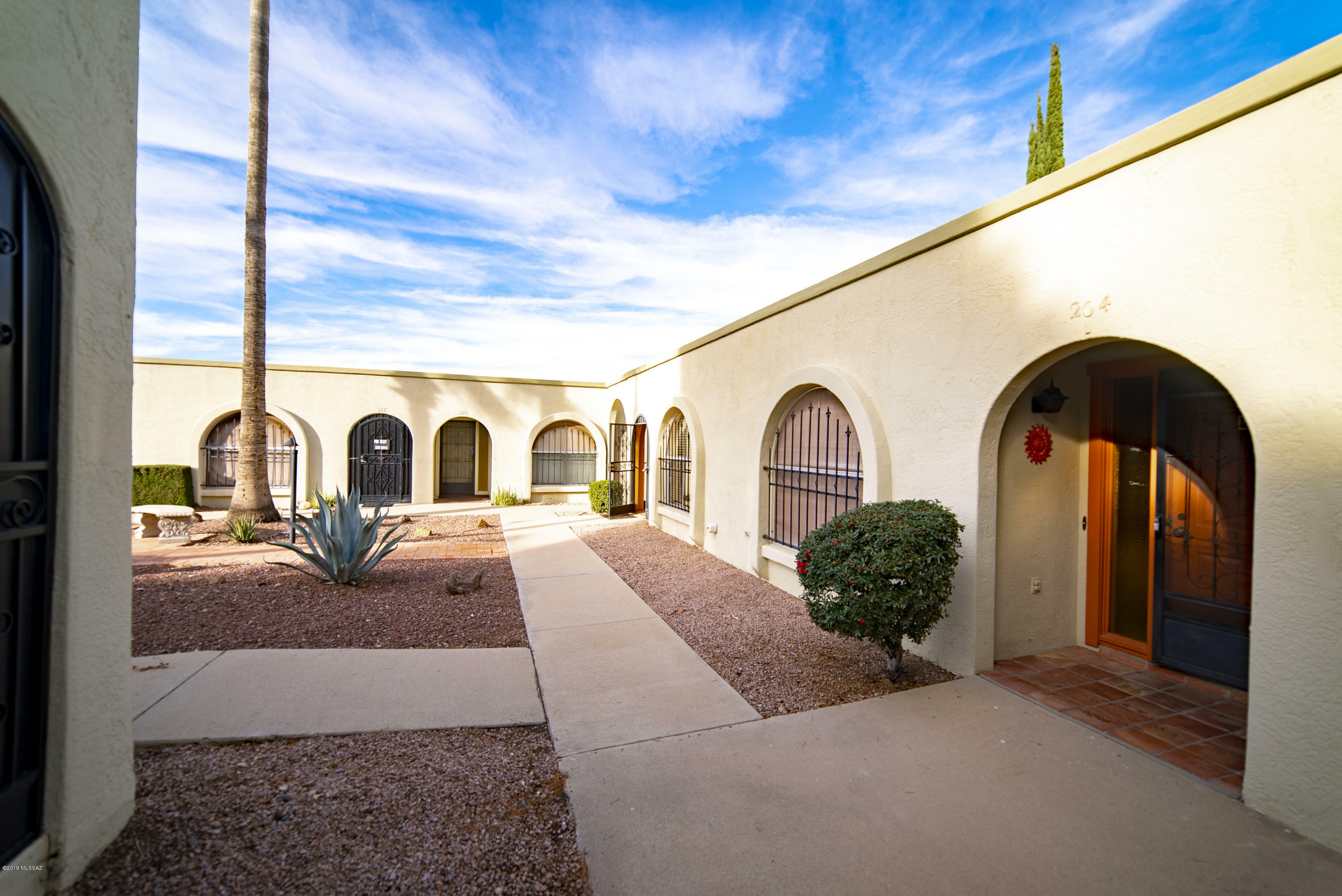 Property Photo:  204 W Paseo Del Prado  AZ 85614 