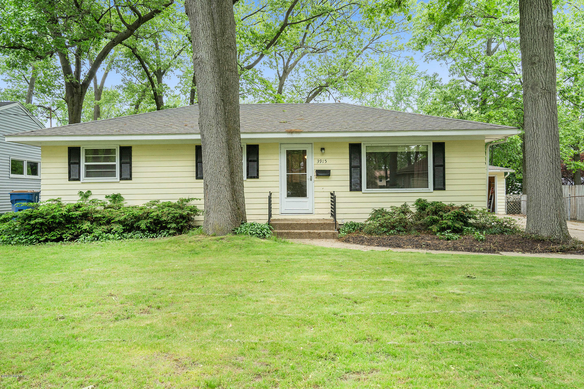 Property Photo:  3915 Perry Avenue SW  MI 49519 