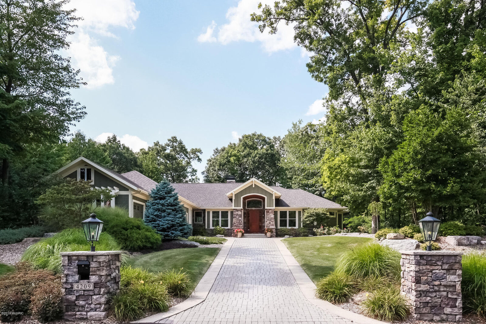 Property Photo: 4209 N Oak Pointe Court NE MI 49525