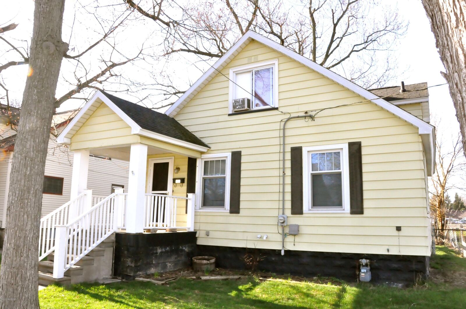 Property Photo:  112 W McKinley Avenue  MI 49464 