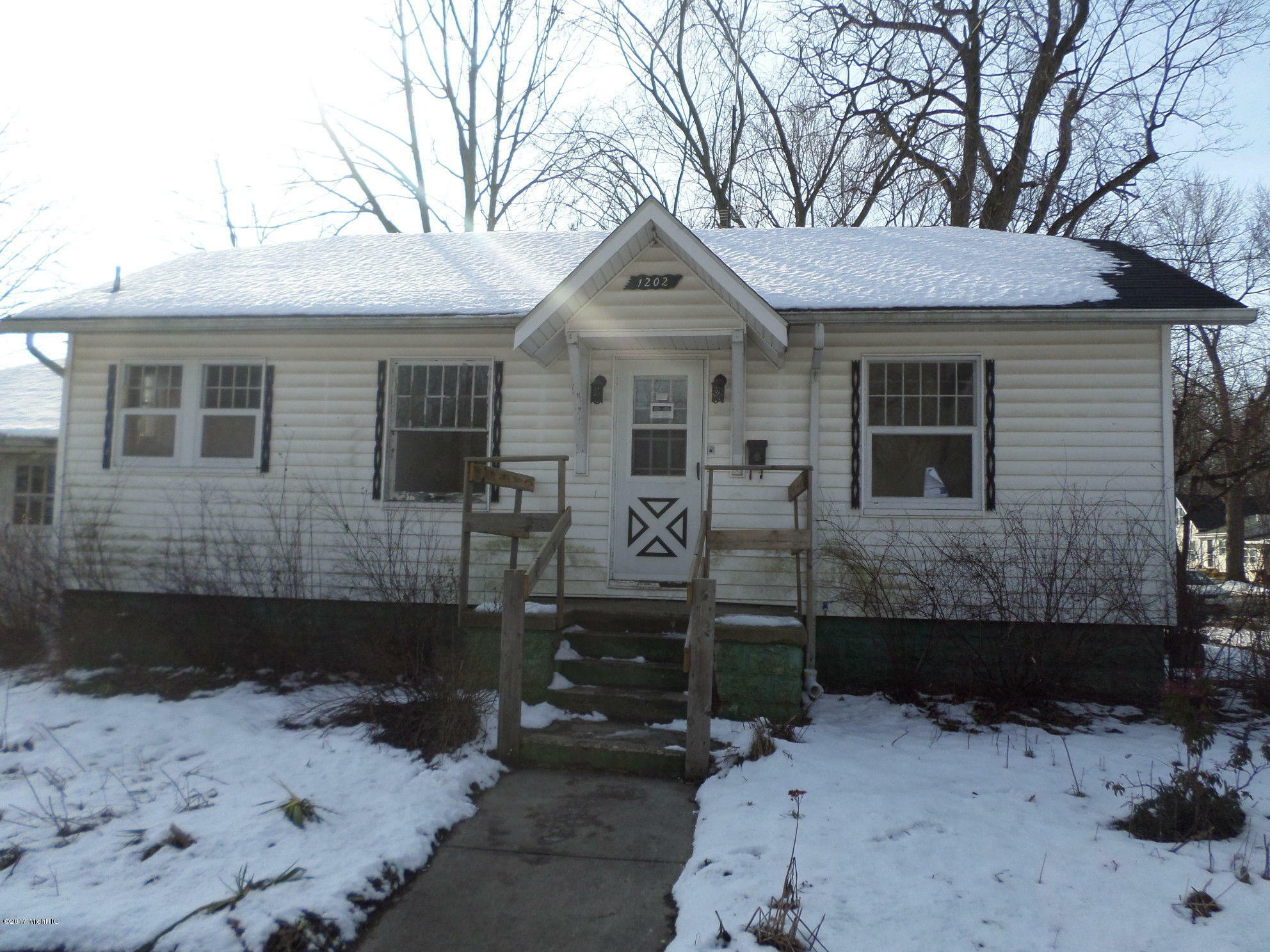 Property Photo:  1202 Howard Street  MI 49120 