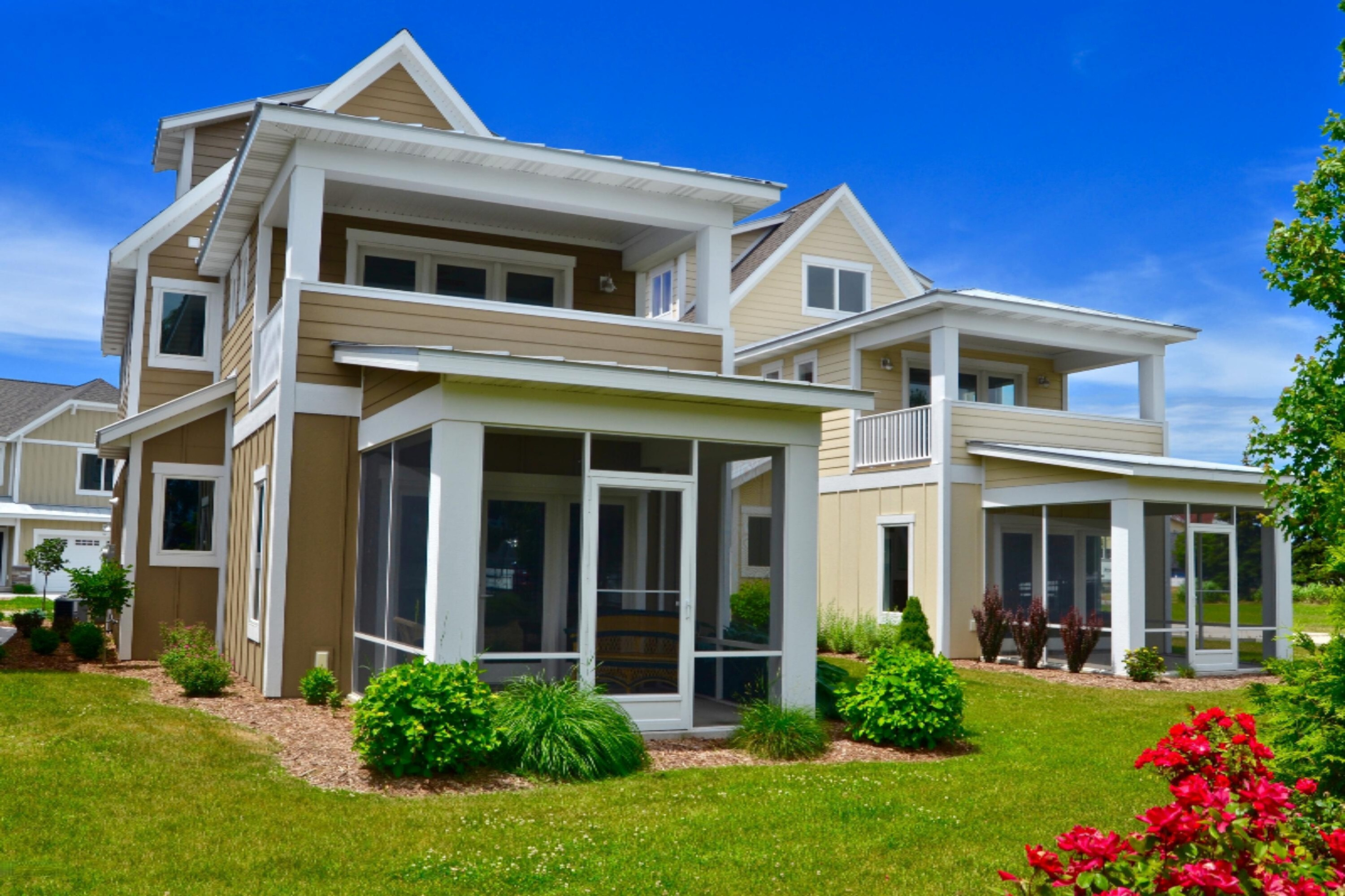 Property Photo: 920 W Savidge Street MI 49456