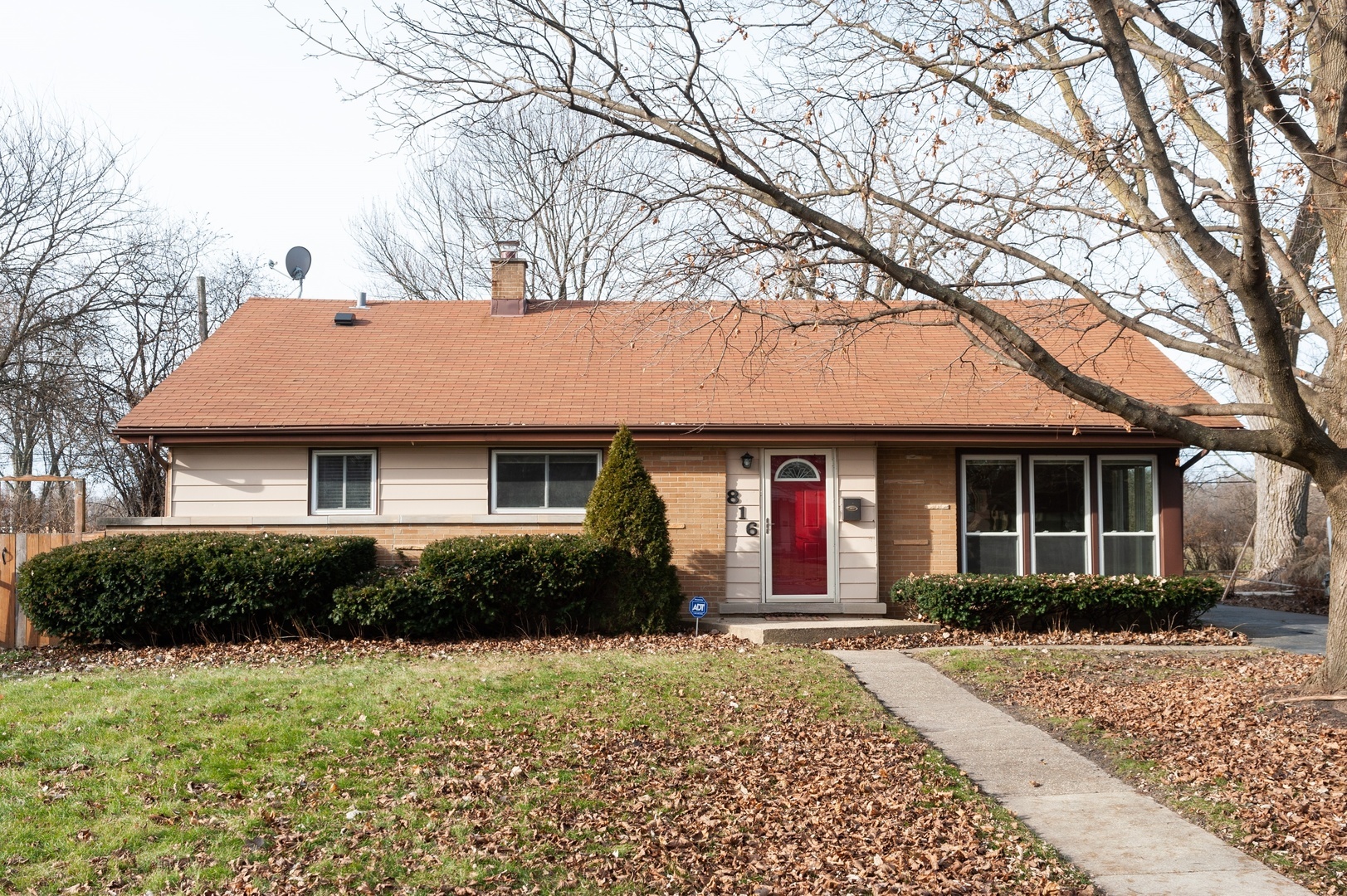 Property Photo:  816 Appletree Lane  IL 60015 