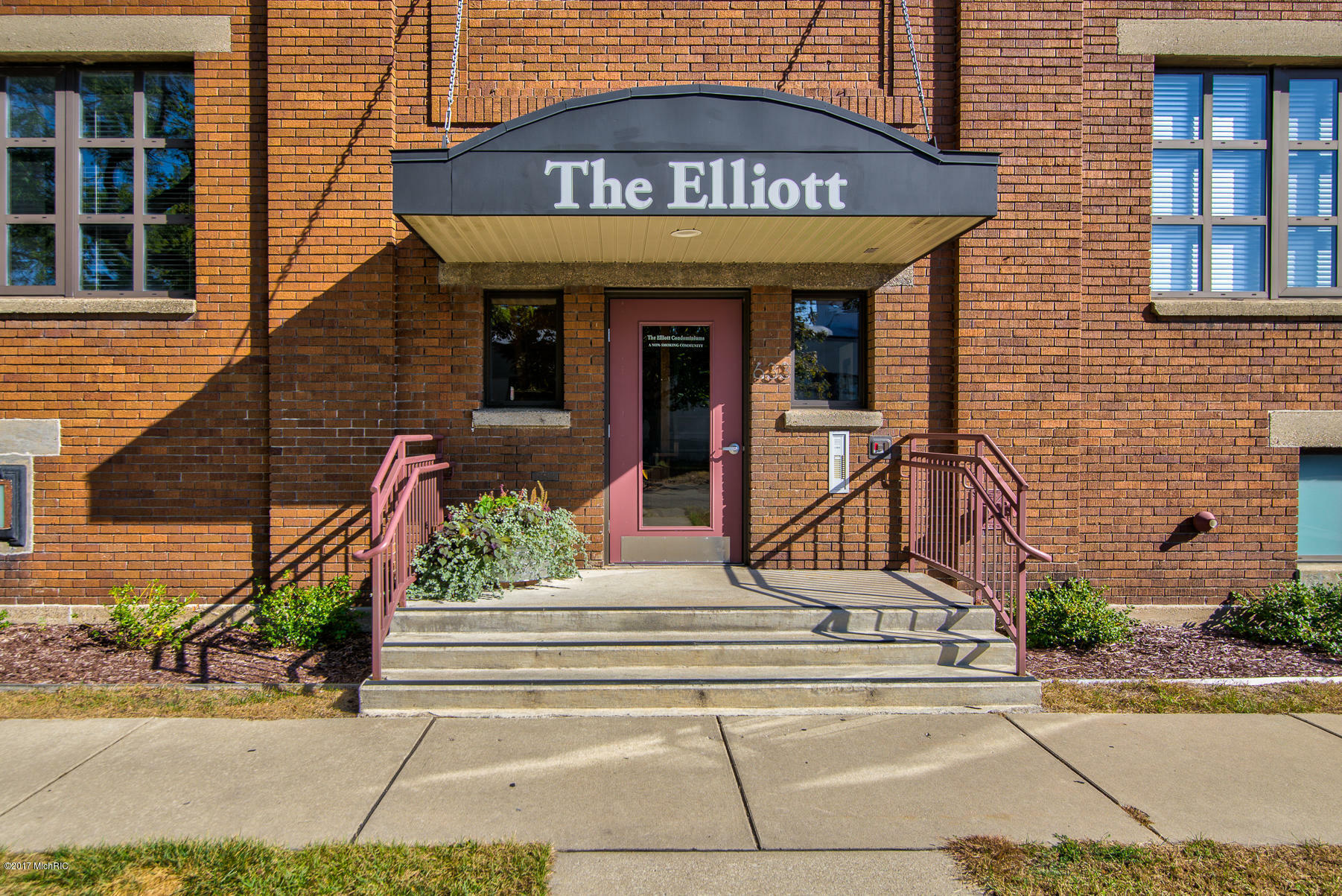 Property Photo:  633 Elliot Avenue  MI 49417 