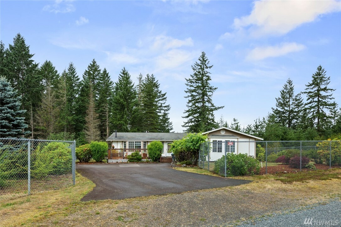 Property Photo:  81 NE Bartlett Place  WA 98588 