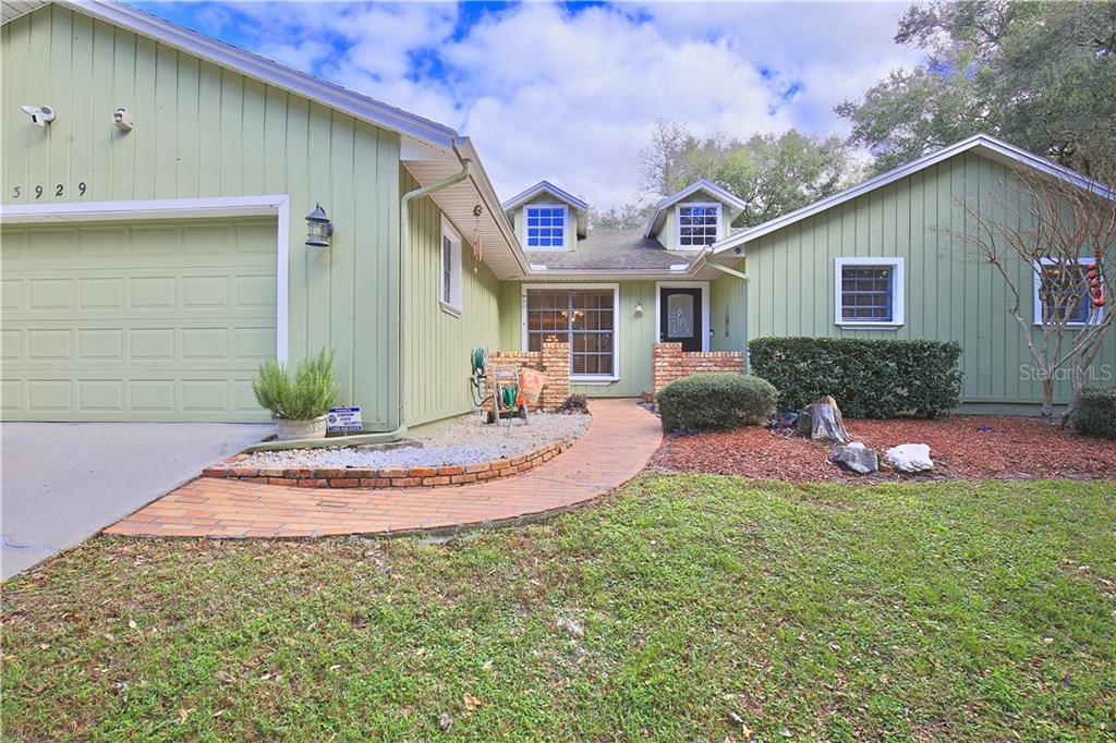 Property Photo:  3929 Winderlakes Drive  FL 32835 
