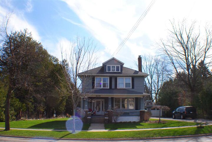 609 Kalamazoo  Petoskey MI 49770 photo