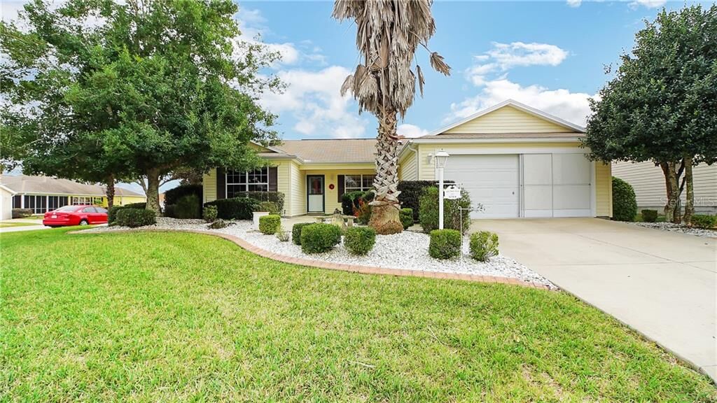Property Photo: 17704 SE 93rd Hawthorne Avenue FL 32162