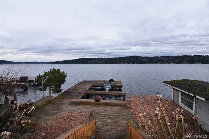 Property Photo:  12502 Riviera Place NE  WA 98125 