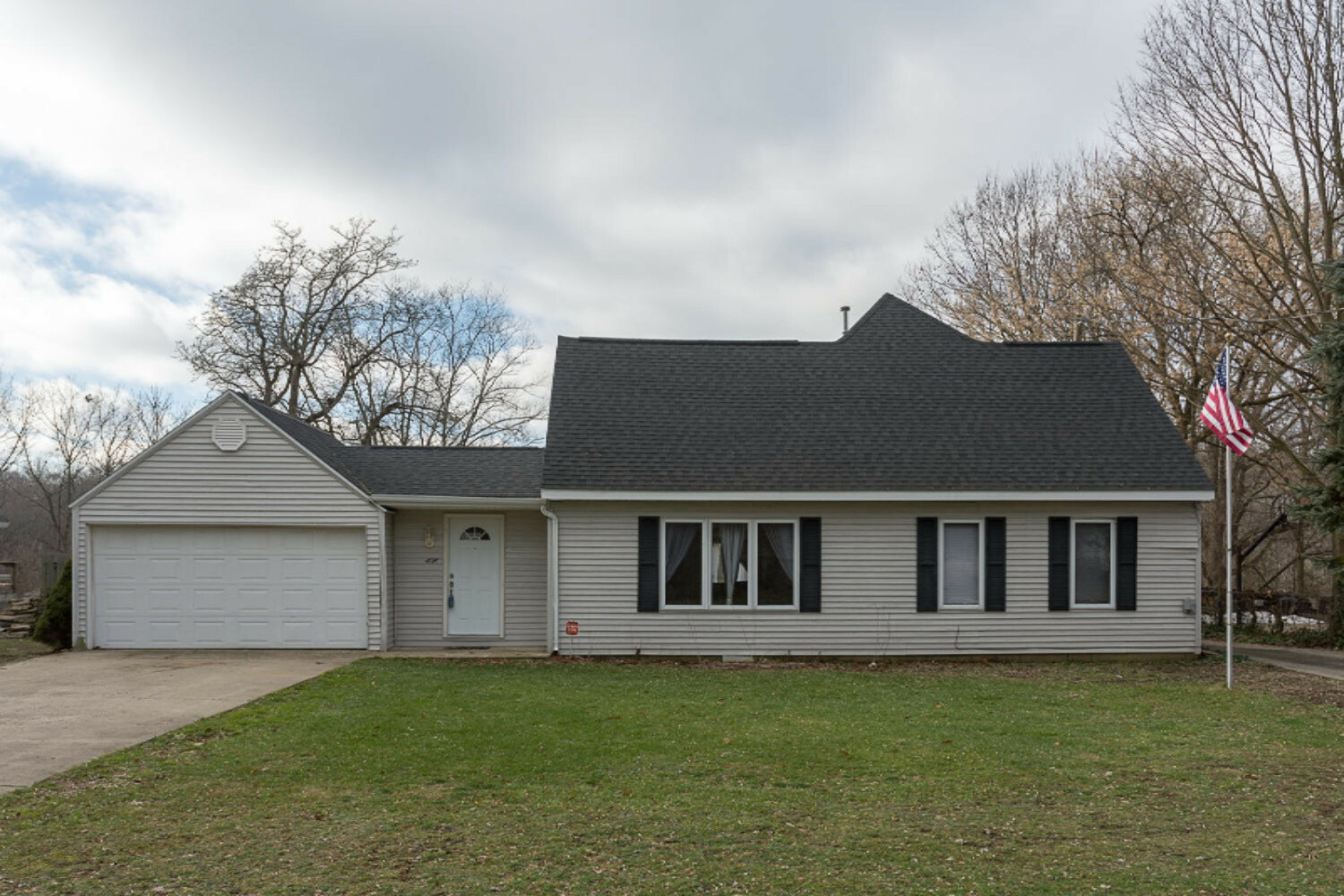 Property Photo:  1828 River Bluff Road  MI 49120 