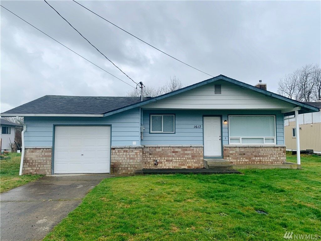 Property Photo:  1617  Harding Road  WA 98520 