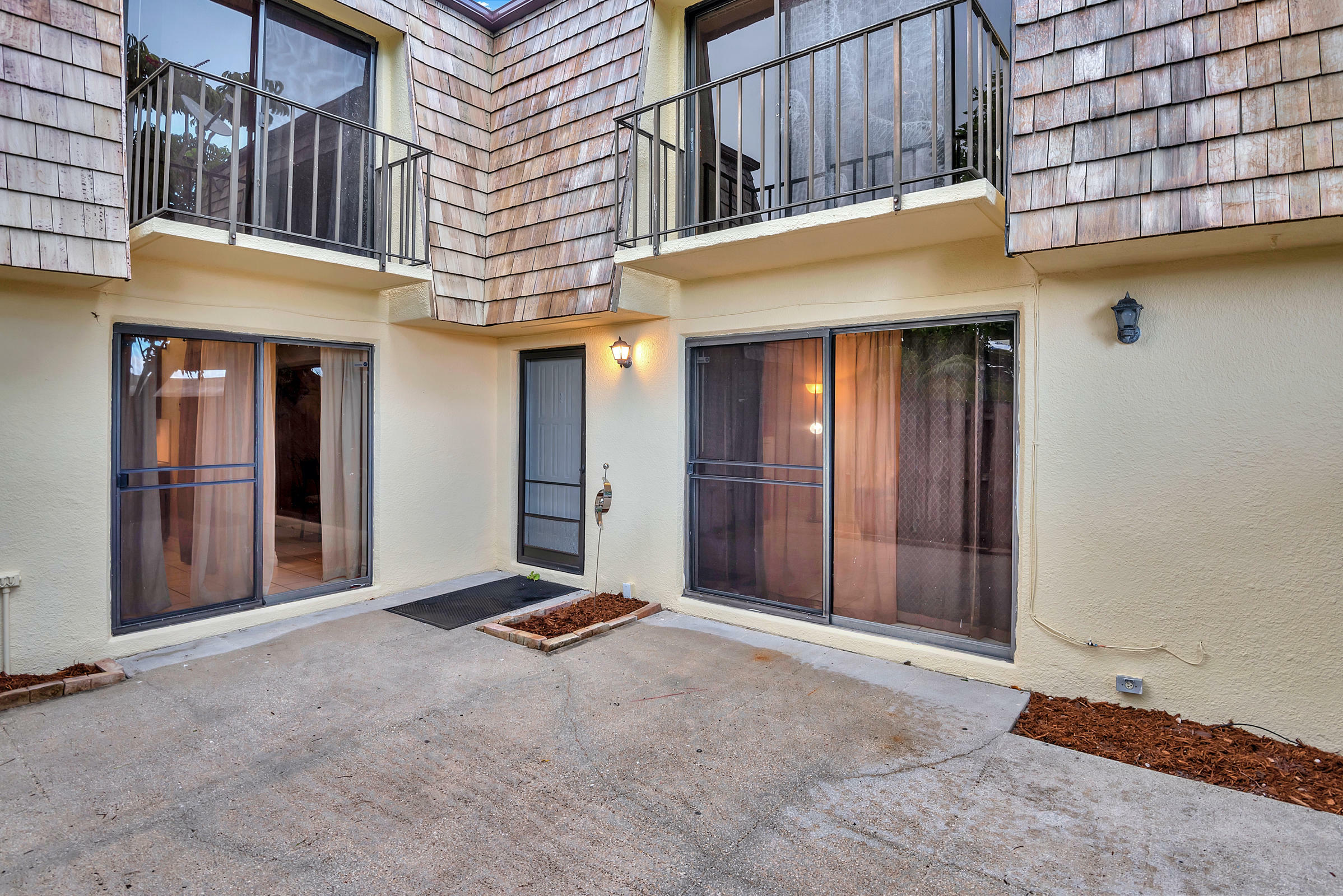 Property Photo: 140 Lake Arbor Drive FL 33461