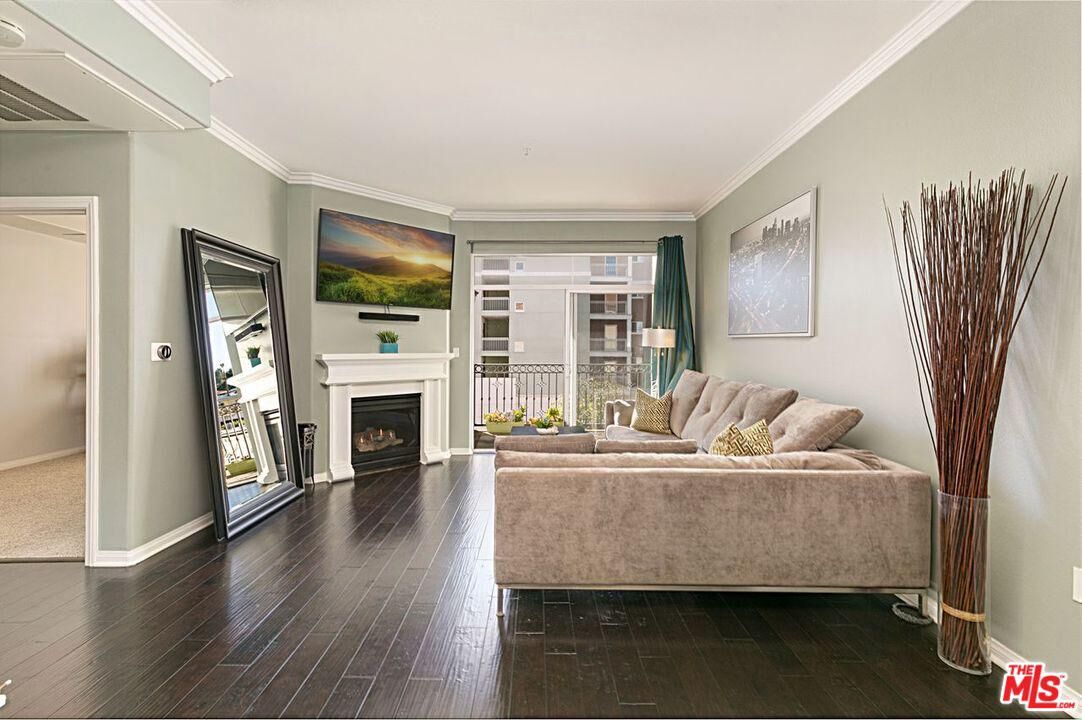 Property Photo:  3750 Santa Rosalia Dr 404  CA 90008 