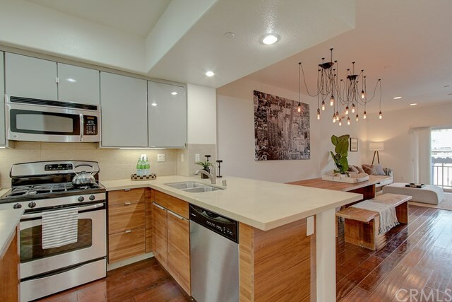 Property Photo:  1615 Echo Park Avenue 4  CA 90026 