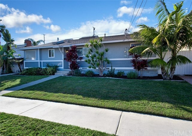 Property Photo:  19101 Newland Street  CA 92646 