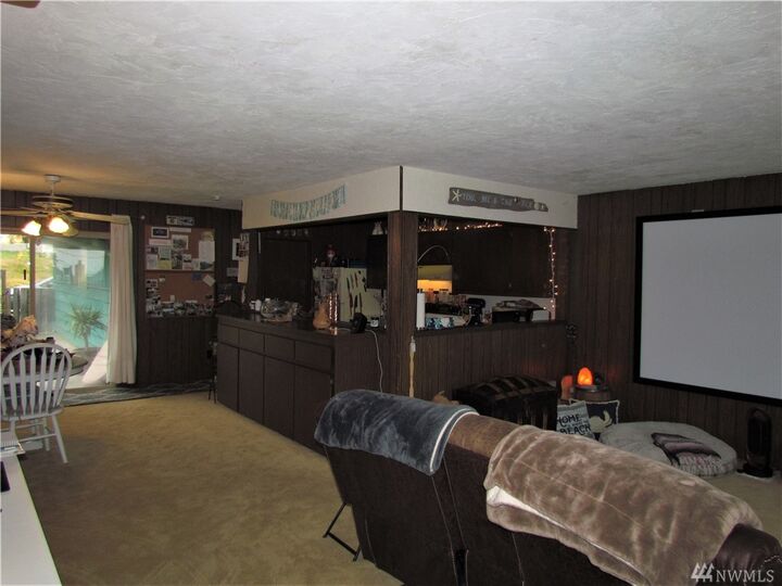 Property Photo: 130 -134 W Park Ave WA 98362