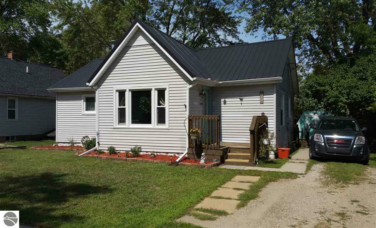 Property Photo:  1010 Pennsylvania Avenue  MI 48858 