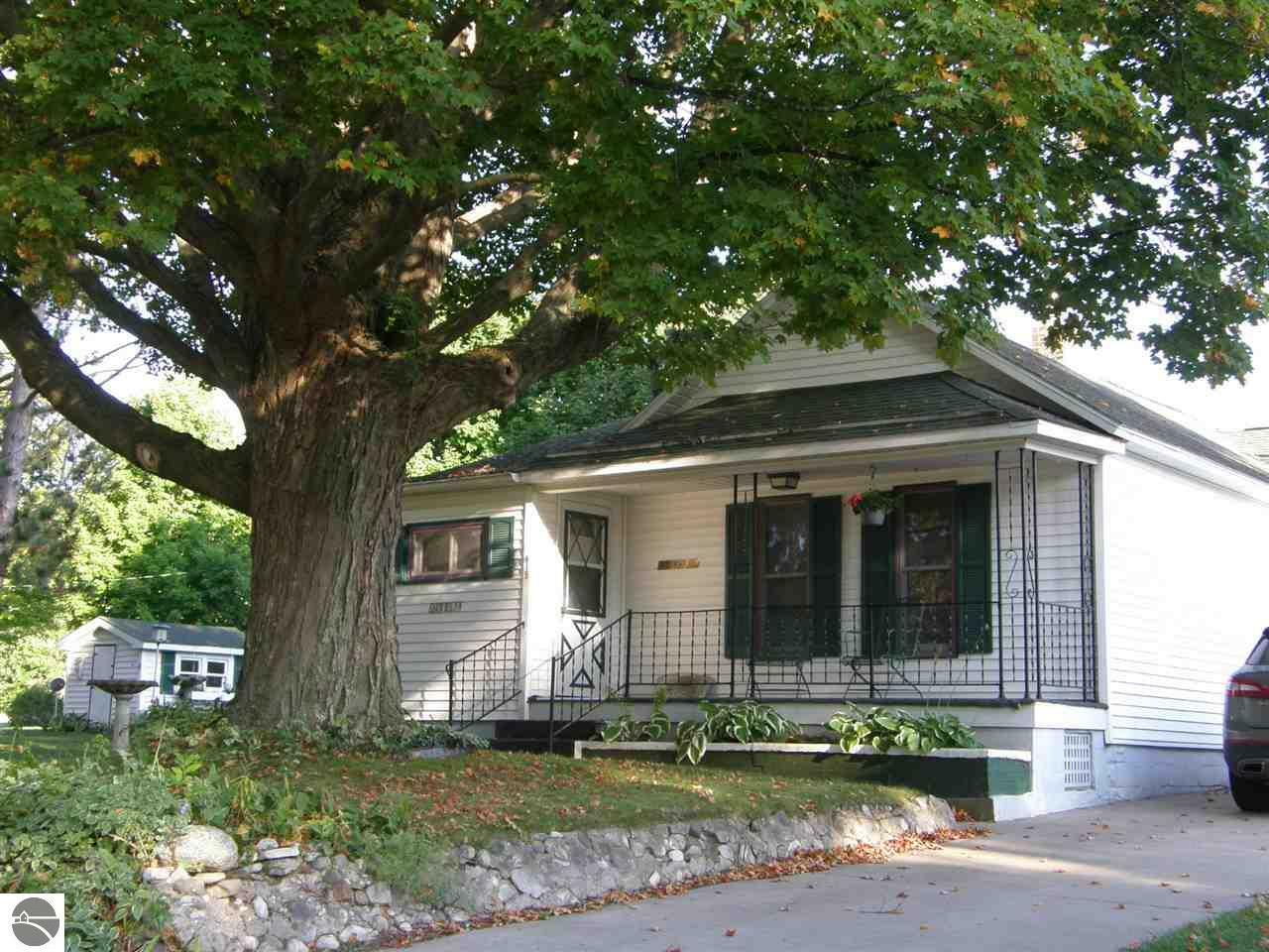 Property Photo: 915 Elm MI 49635