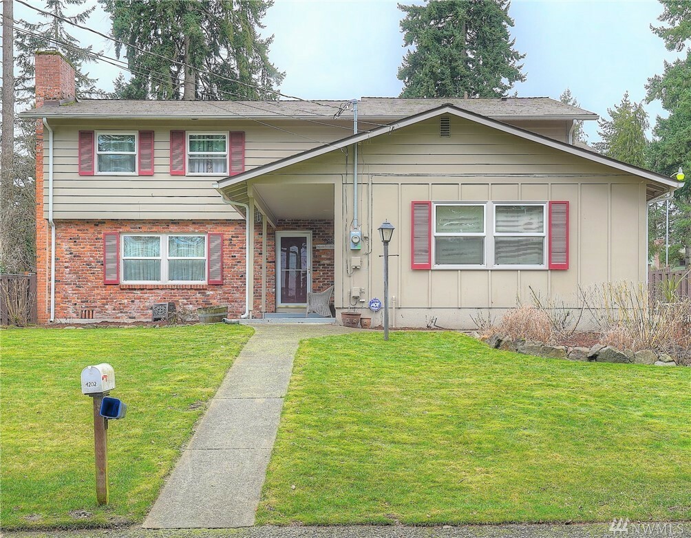 Property Photo:  4202 Shoshone St W  WA 98466 