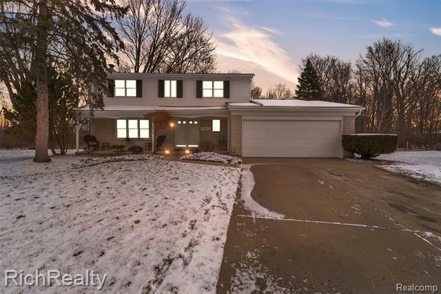 Property Photo:  38672 Thorncroft Court  MI 48184 