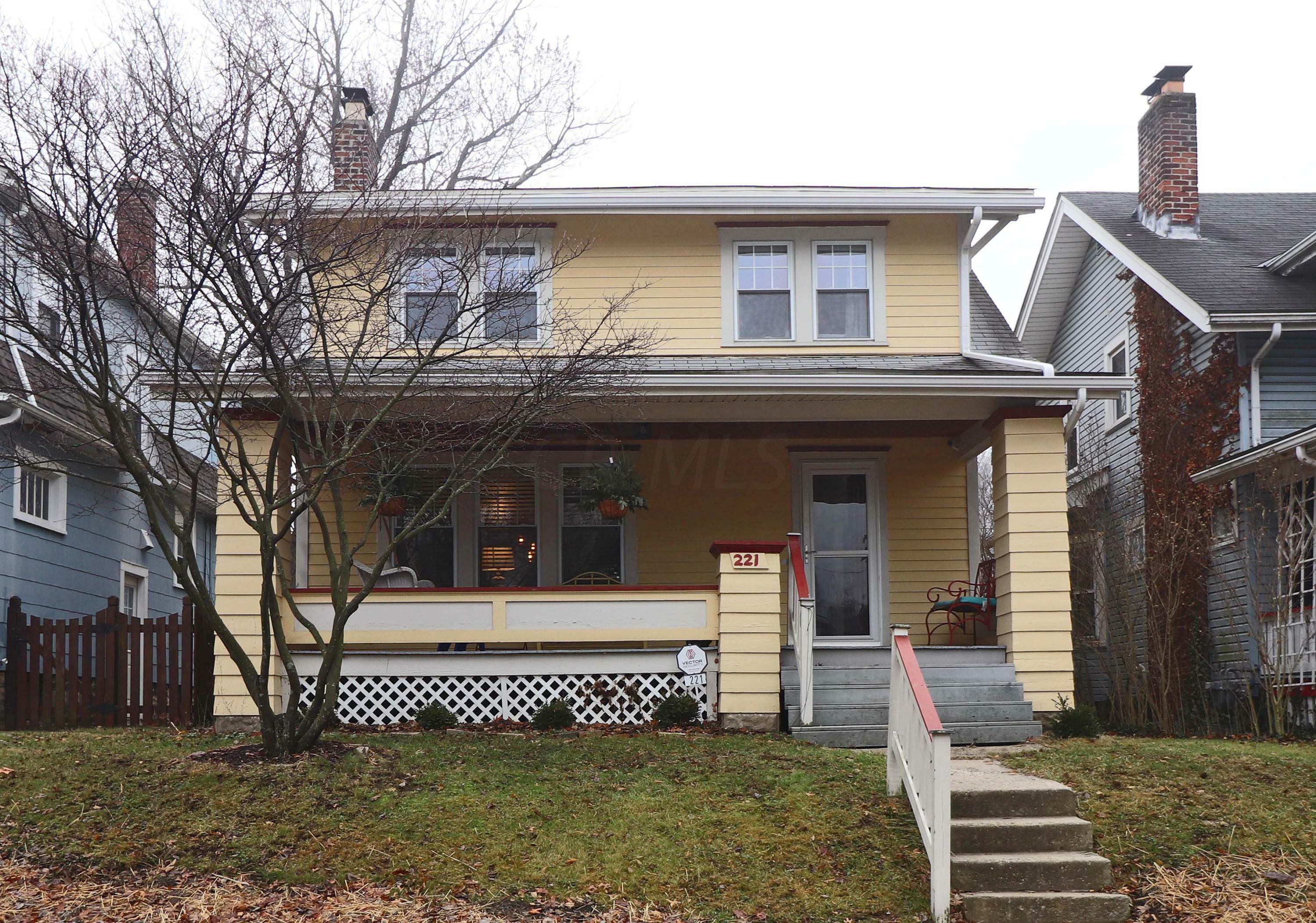 Property Photo:  221 E Pacemont Road  OH 43202 