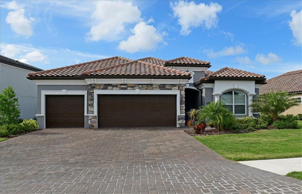 Property Photo:  2814 Starwood Court  FL 34211 