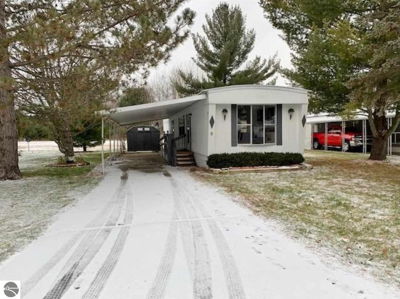 Property Photo:  9 Park Drive  MI 48880 