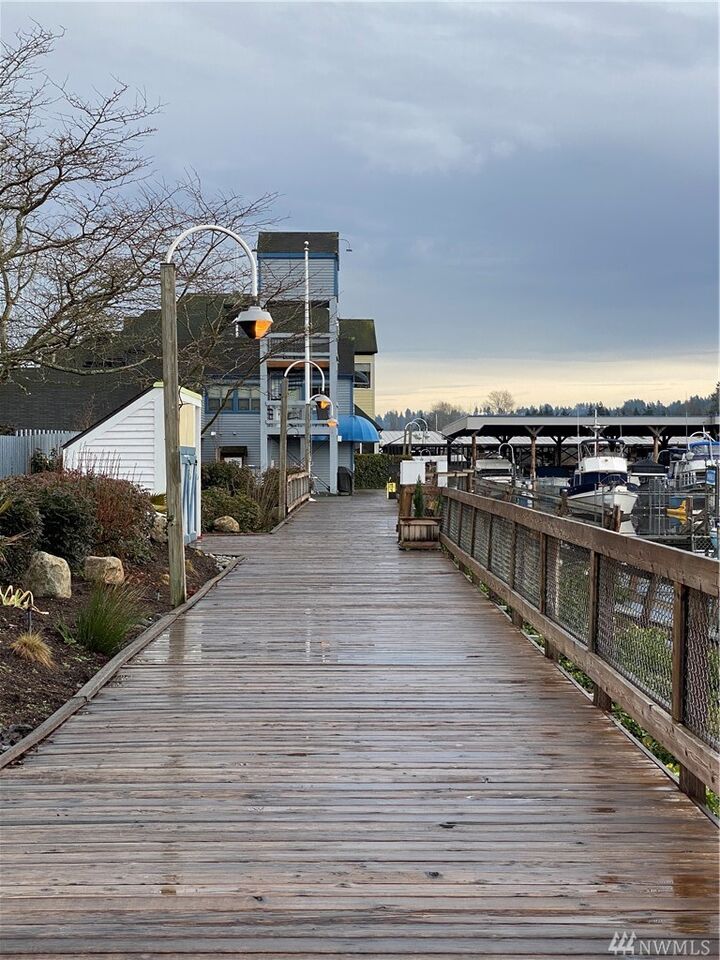 Property Photo: 6155 NE 175th St 524 WA 98028