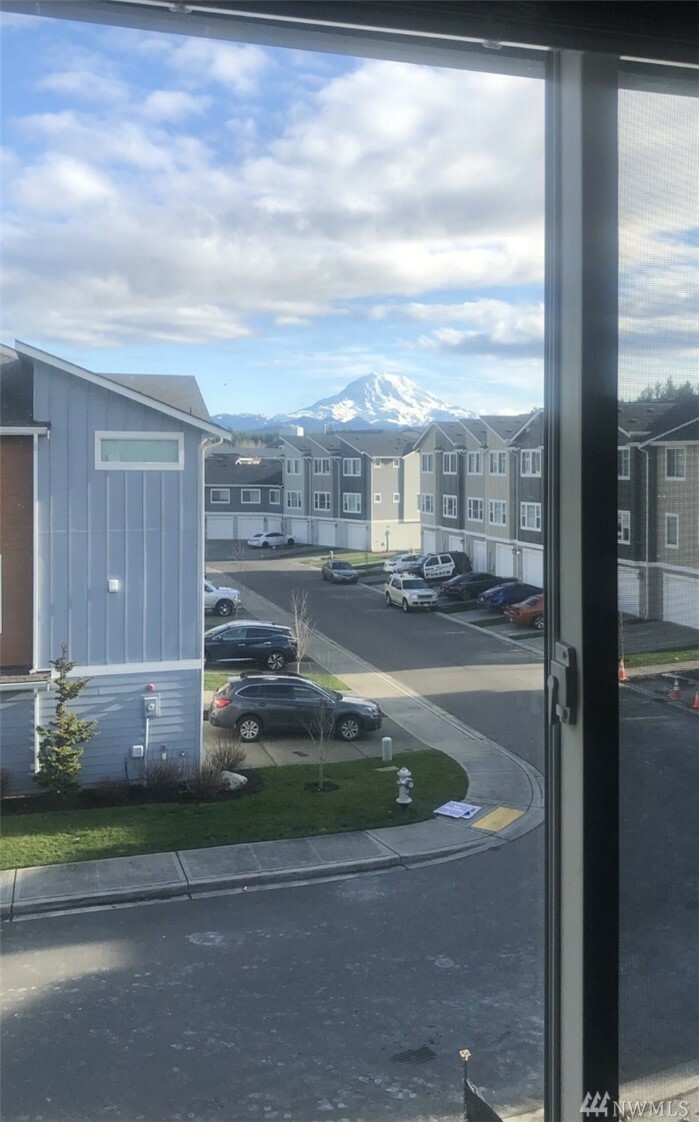 Property Photo:  17412 118th Av Ct E D  WA 98374 