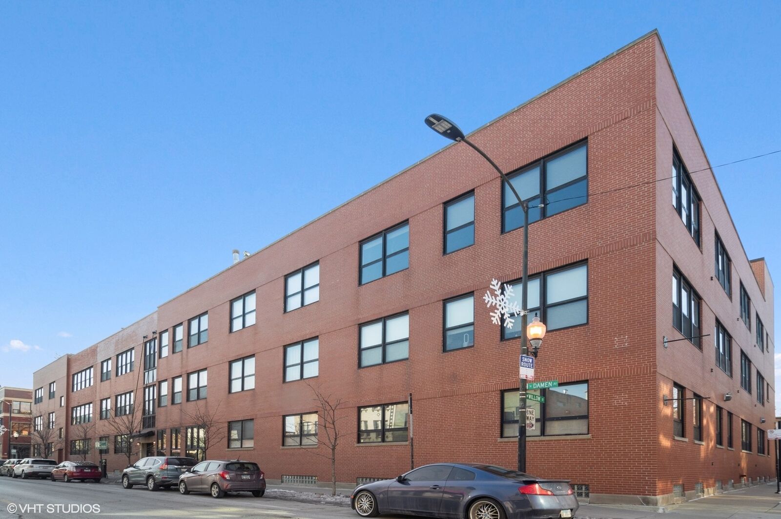 Property Photo:  1728 North Damen Avenue 206  IL 60647 