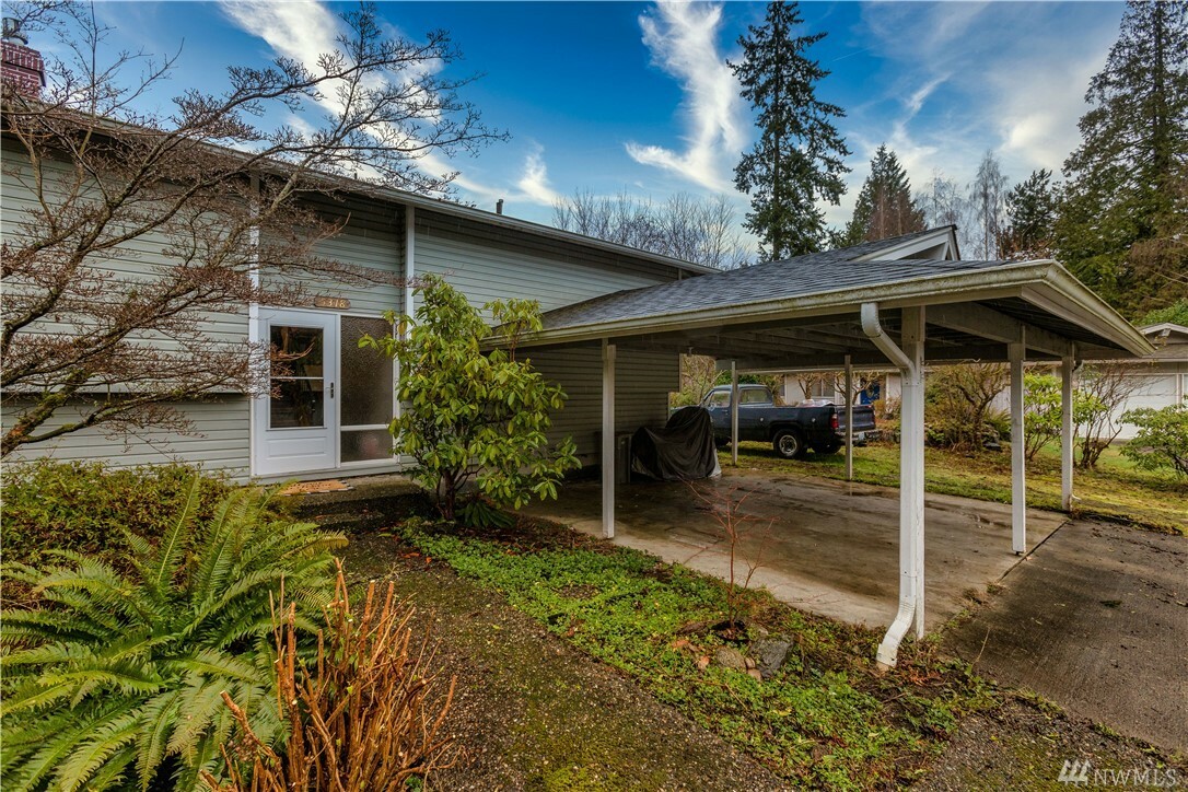 Property Photo:  5318 145th St SW  WA 98026 