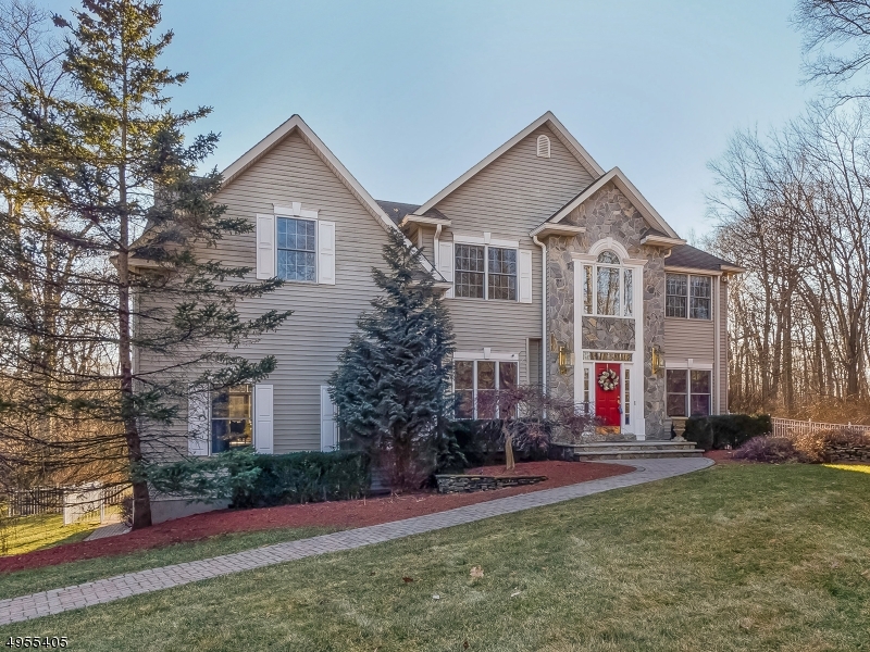 Property Photo: 8 Sir Arthurs Ct NJ 07871