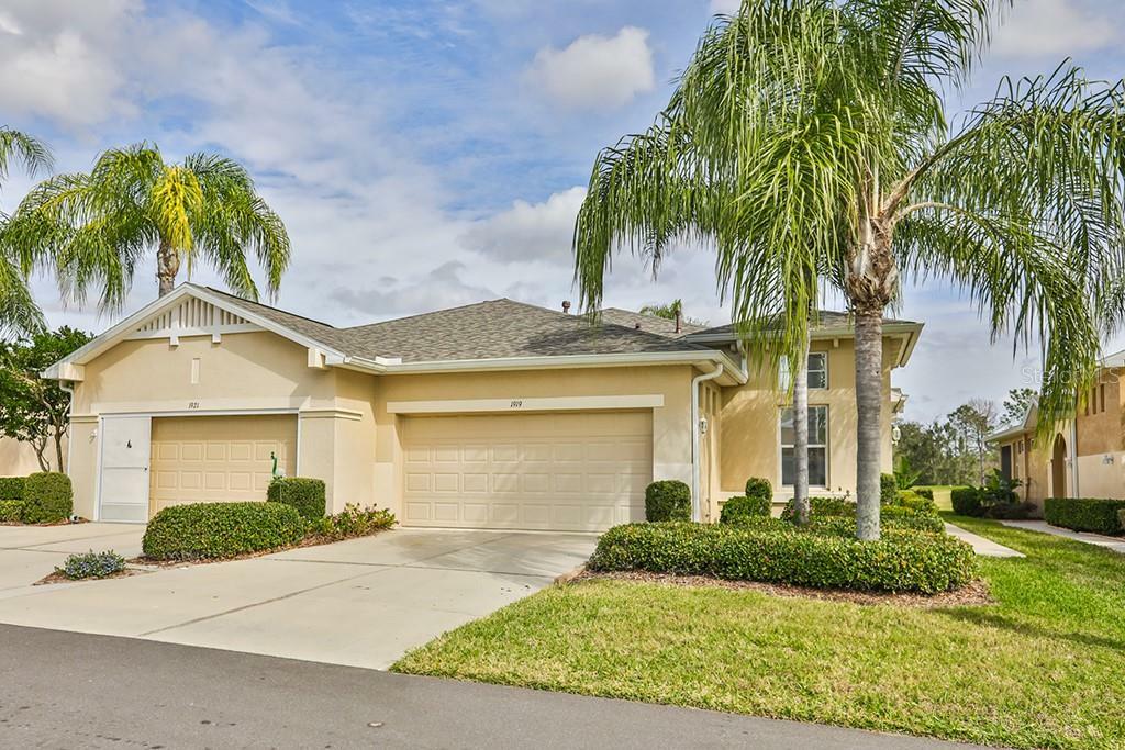 Property Photo:  1919 Inverness Greens Drive  FL 33573 