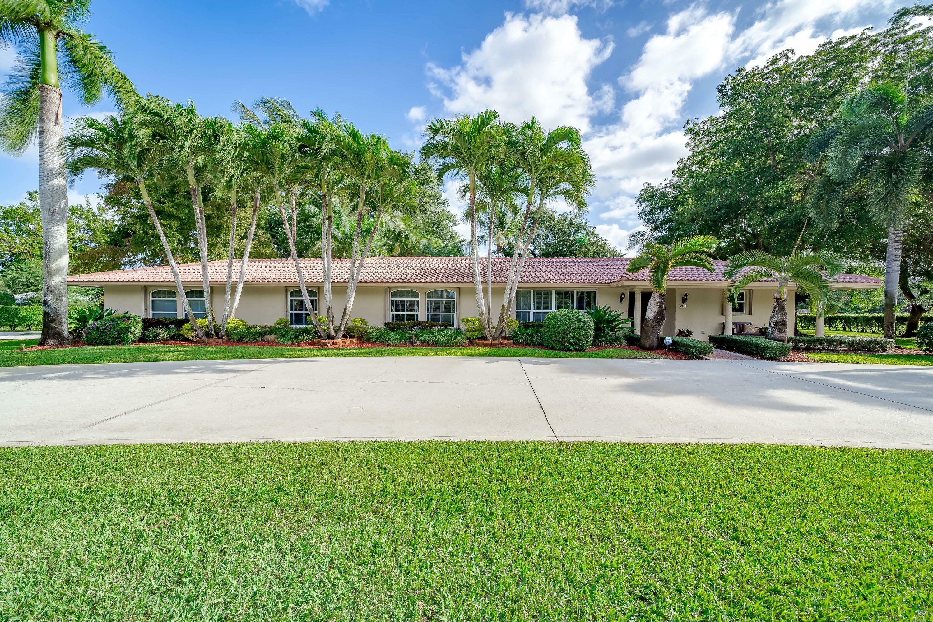 Property Photo:  200 N Bel Air Drive  FL 33317 