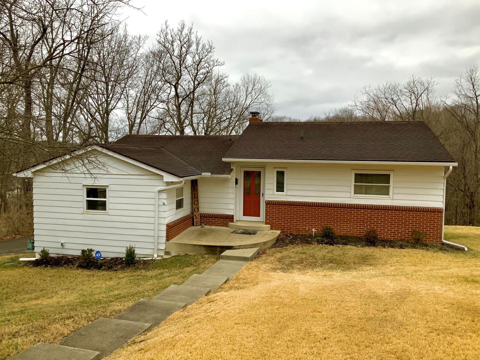 Property Photo: 729 Glenwood Drive OH 43138