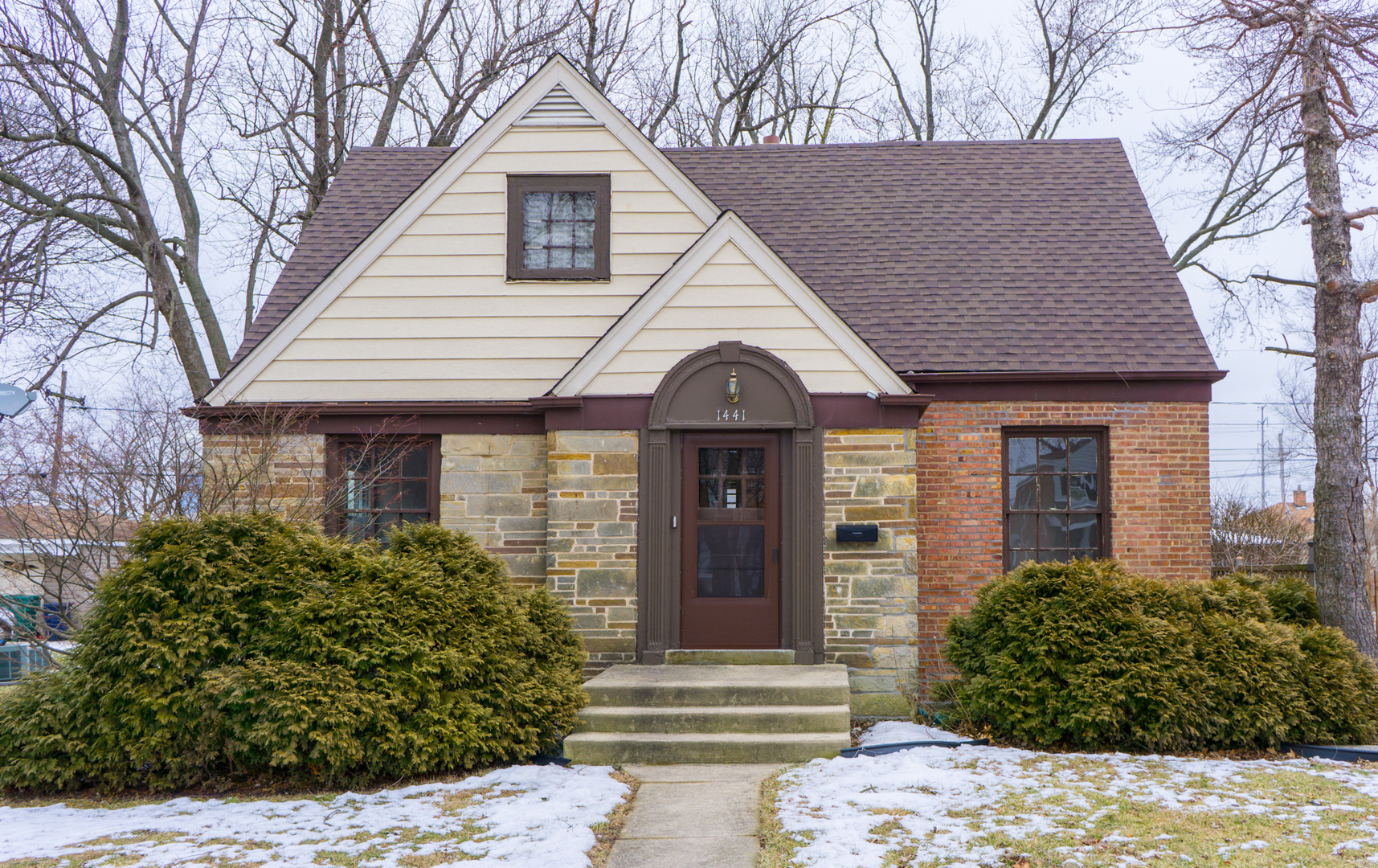 Property Photo:  1441 Bristol Avenue  IL 60154 