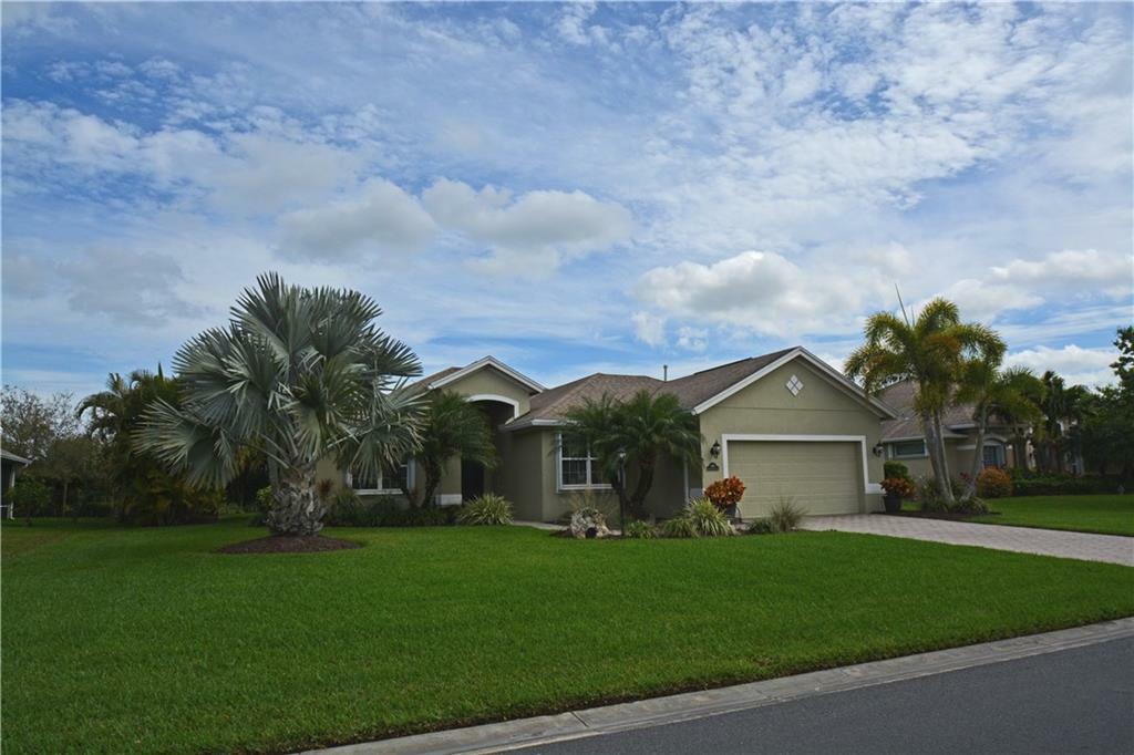 Property Photo:  1110 Southlakes Way  FL 32968 