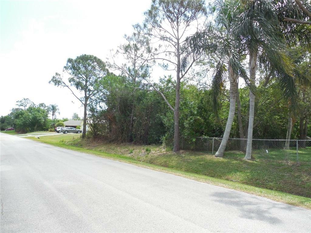 Property Photo:  982 Gulfstream Avenue  FL 32958 