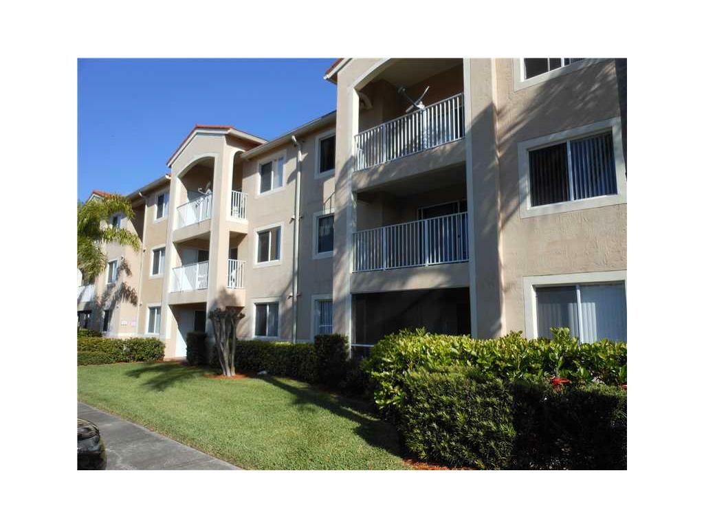 Property Photo:  1590 42nd Circle 207  FL 32967 