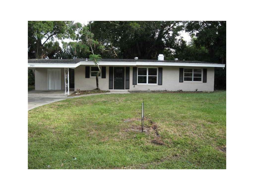 Property Photo:  2025 14th Place  FL 32960 