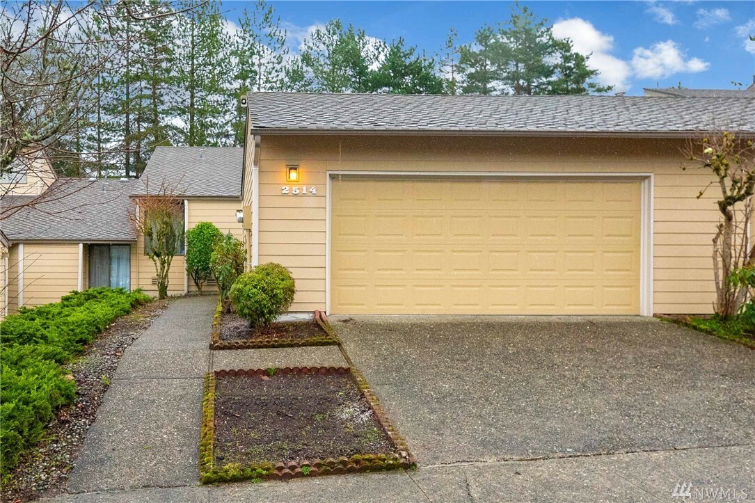 Property Photo:  2514 174th Ave NE  WA 98052 