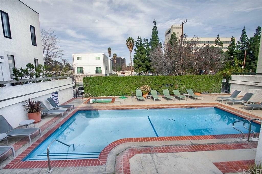 10861 Moorpark Street #205  Toluca Lake CA 91602 photo